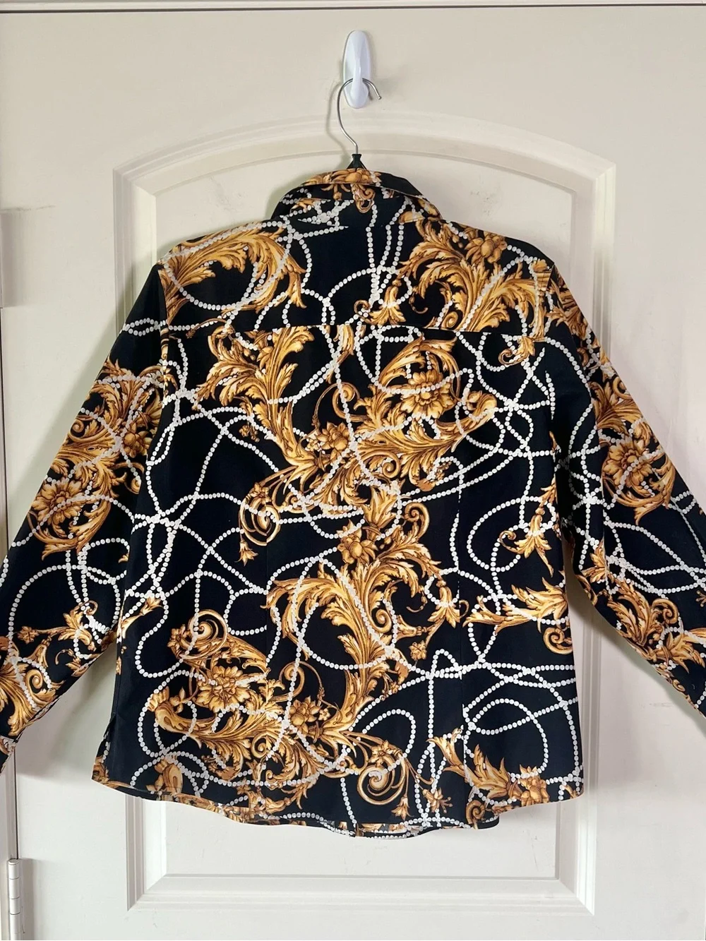 Chico's No-Iron Baroque Blouse Size 2 Black Gold Pearl Chain Print Cotton Shirt - Picture 7 of 10